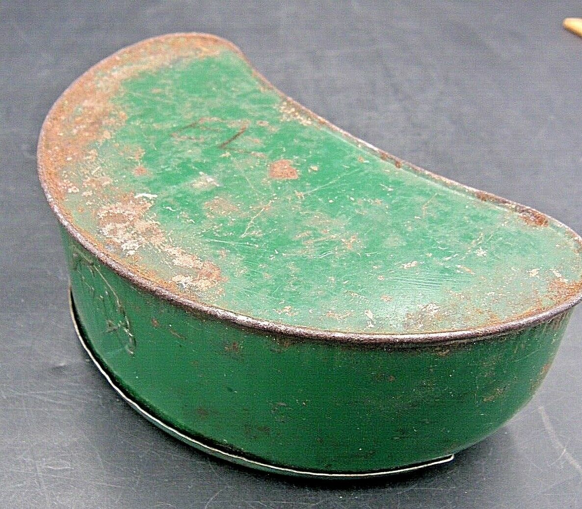 0237:: 1930s Old Pal brand Green Bait Box, for crickets, grasshoppers, or  meal worms, belt-worn 1.5 - Mark C. Grove