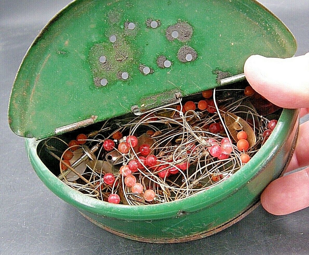 0237:: 1930s Old Pal brand Green Bait Box, for crickets, grasshoppers, or meal worms, belt-worn 1.5" - Mark C. Grove 0237:: 1930s Old Pal brand Green Bait Box, for crickets, grasshoppers, or meal worms, belt-worn 1.5" - Mark C. Grove