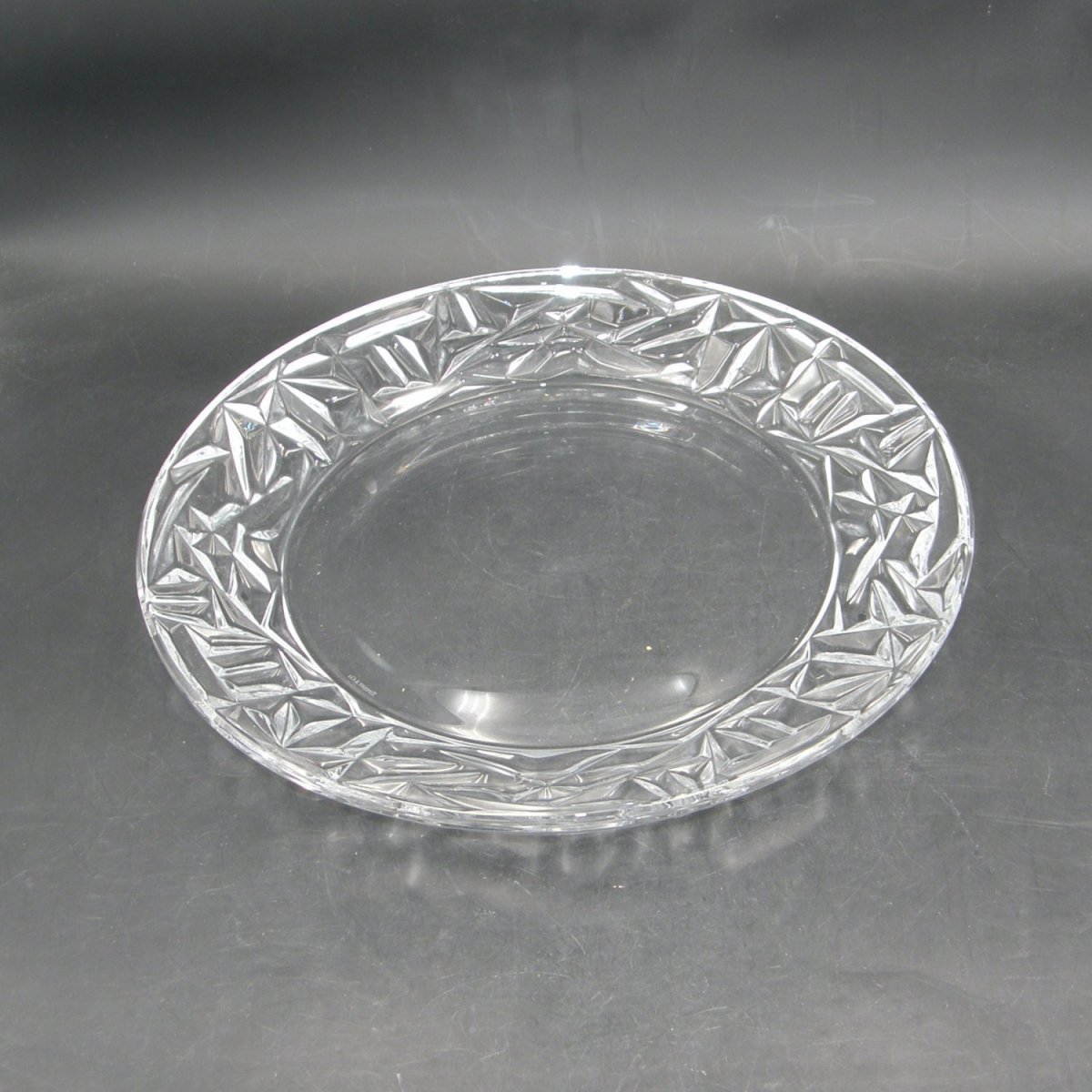 0495:: Year 2000 Platter, Tiffany & Company, clear crystal cut glass: 12" in diameter