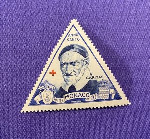 1042:: Triangle Stamp, topical: RED CROSS, Monaco, St, Vincent, Holy Year