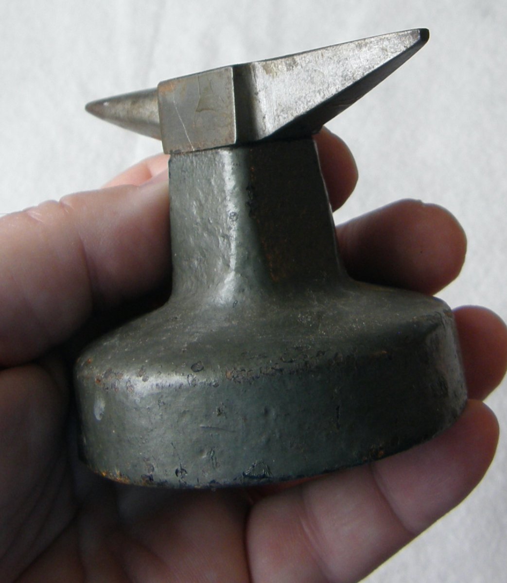 2680:: 1940s Small Jeweler's Anvil, 631g, 2½”H 3¾”W. Unmarked VG