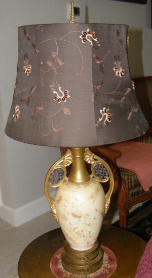 3171:: Antique ca.1910, table lamp, tall ovoid ornate porcelain jar lamp & black paneled shade: 33½”H
