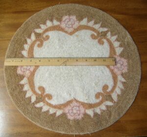 3226::  Round hooked parlor lamp doily, ca.1870s-1910s, Victorian Era: 14.5" x 15" in diameter